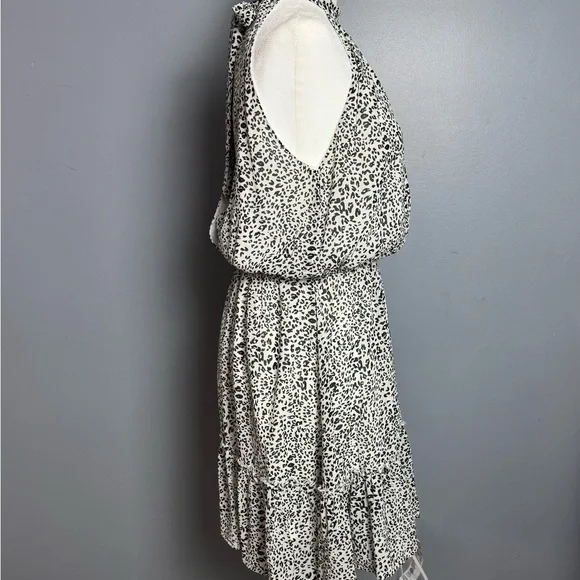 Elegant Black and White Leopard Print Dress - Picture 2 of 4